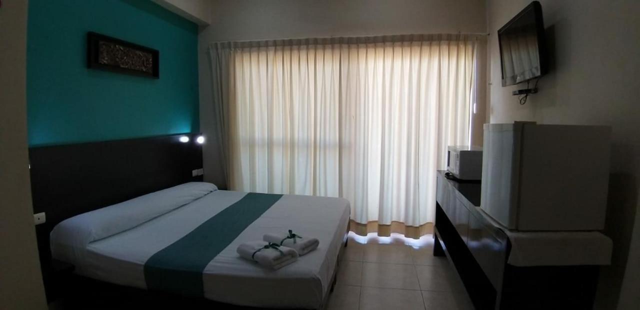Hotel & Suites Domani Прогресо Екстериор снимка