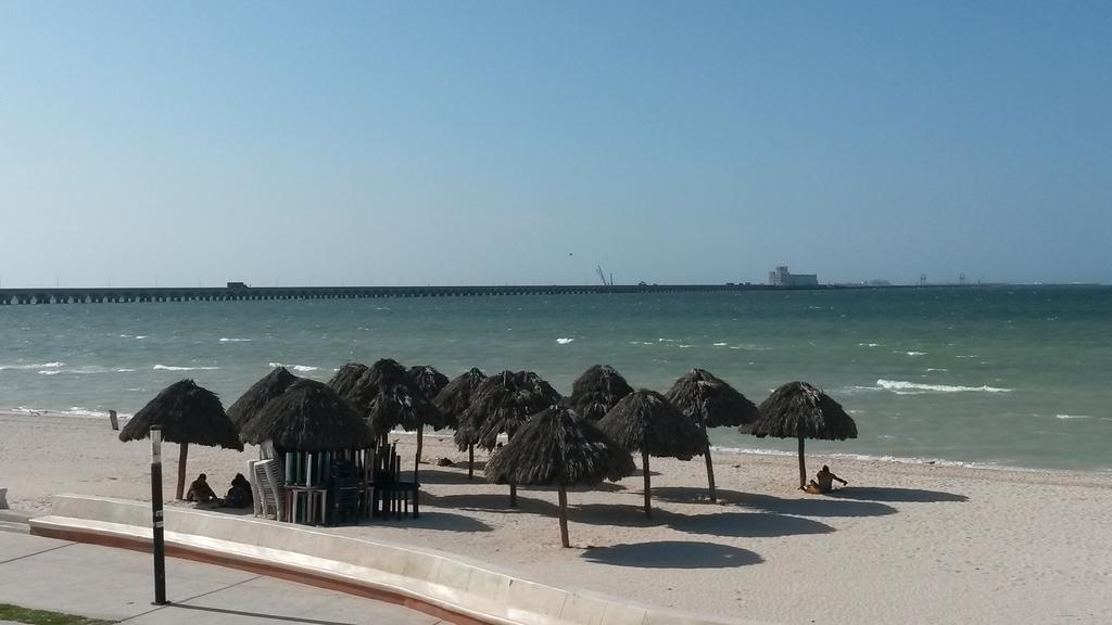 Hotel & Suites Domani Прогресо Екстериор снимка
