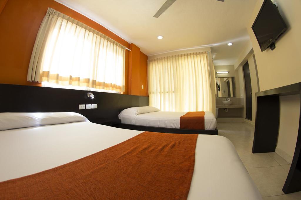 Hotel & Suites Domani Прогресо Екстериор снимка